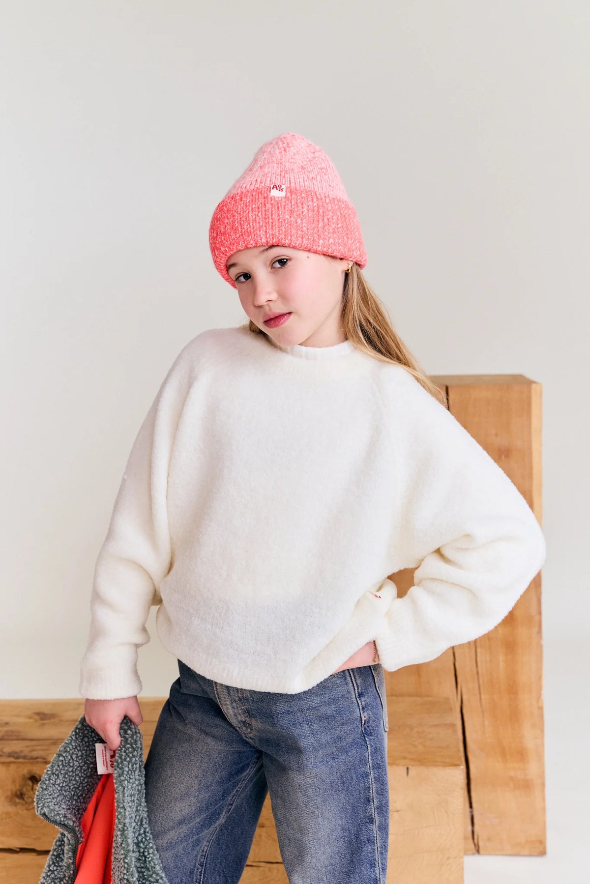 A076 - betty c-neck