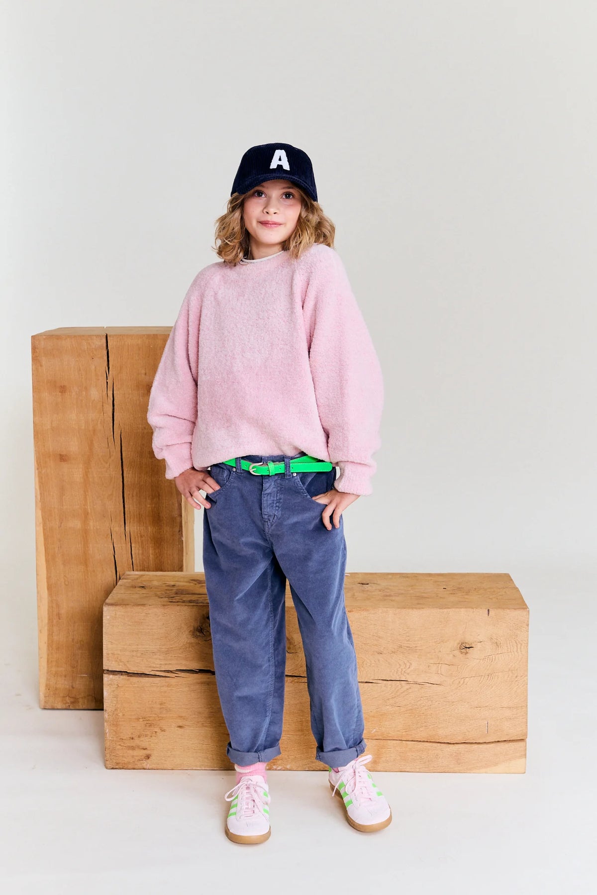A076 - betty c-neck