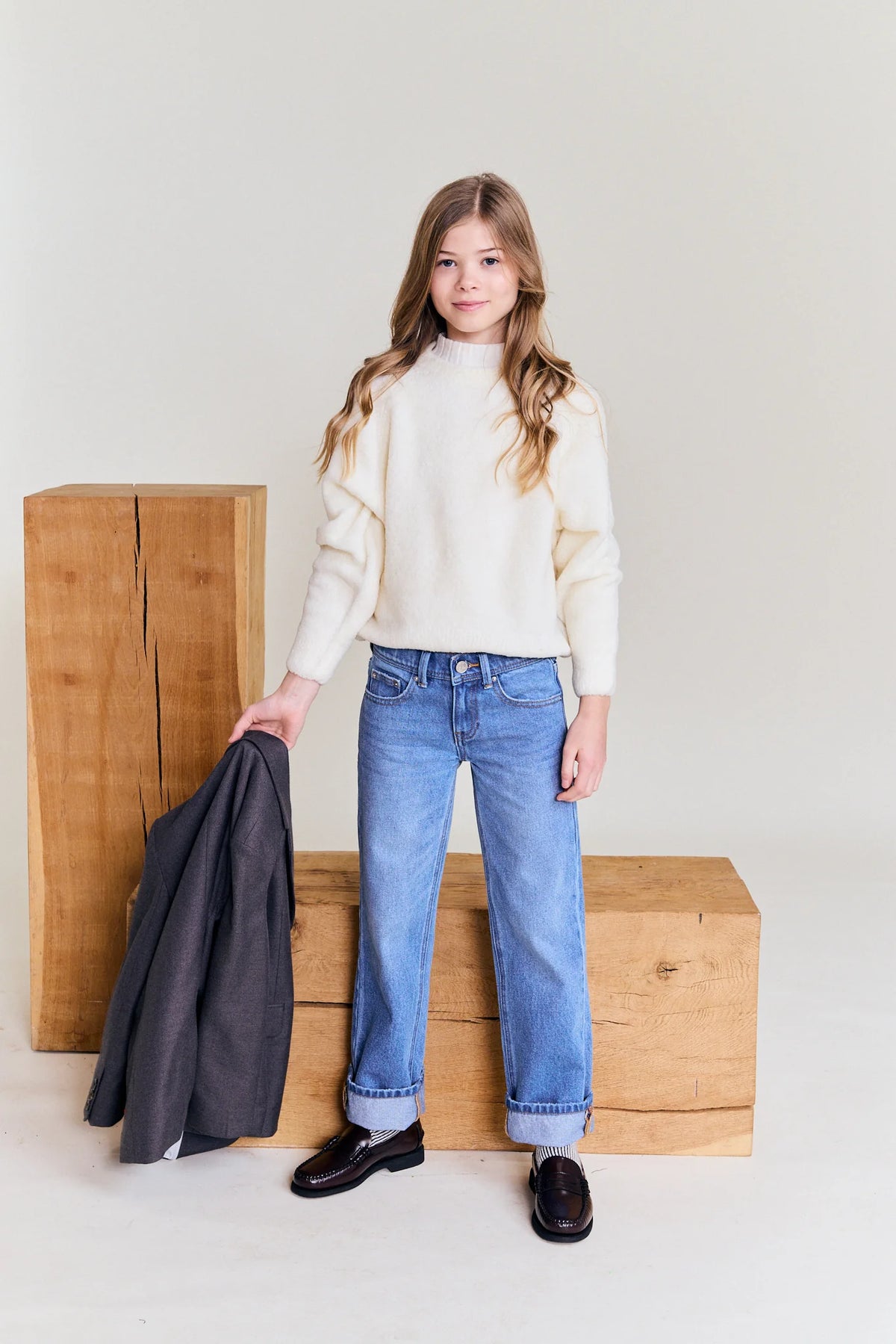A076 - betty c-neck