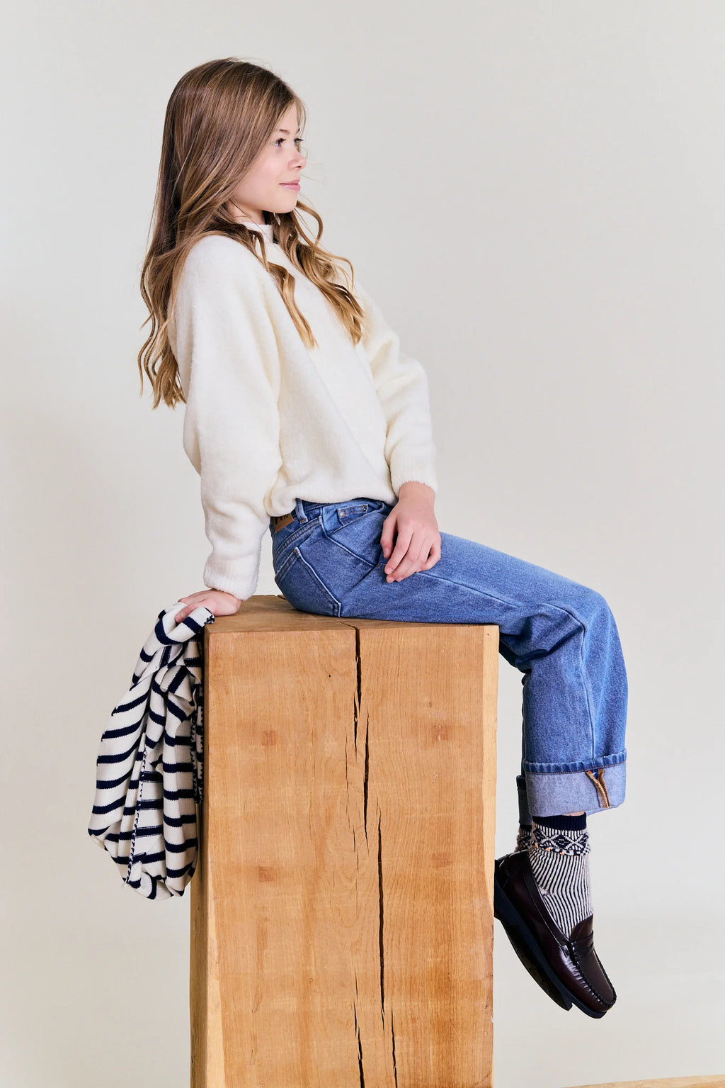 A076 - betty c-neck