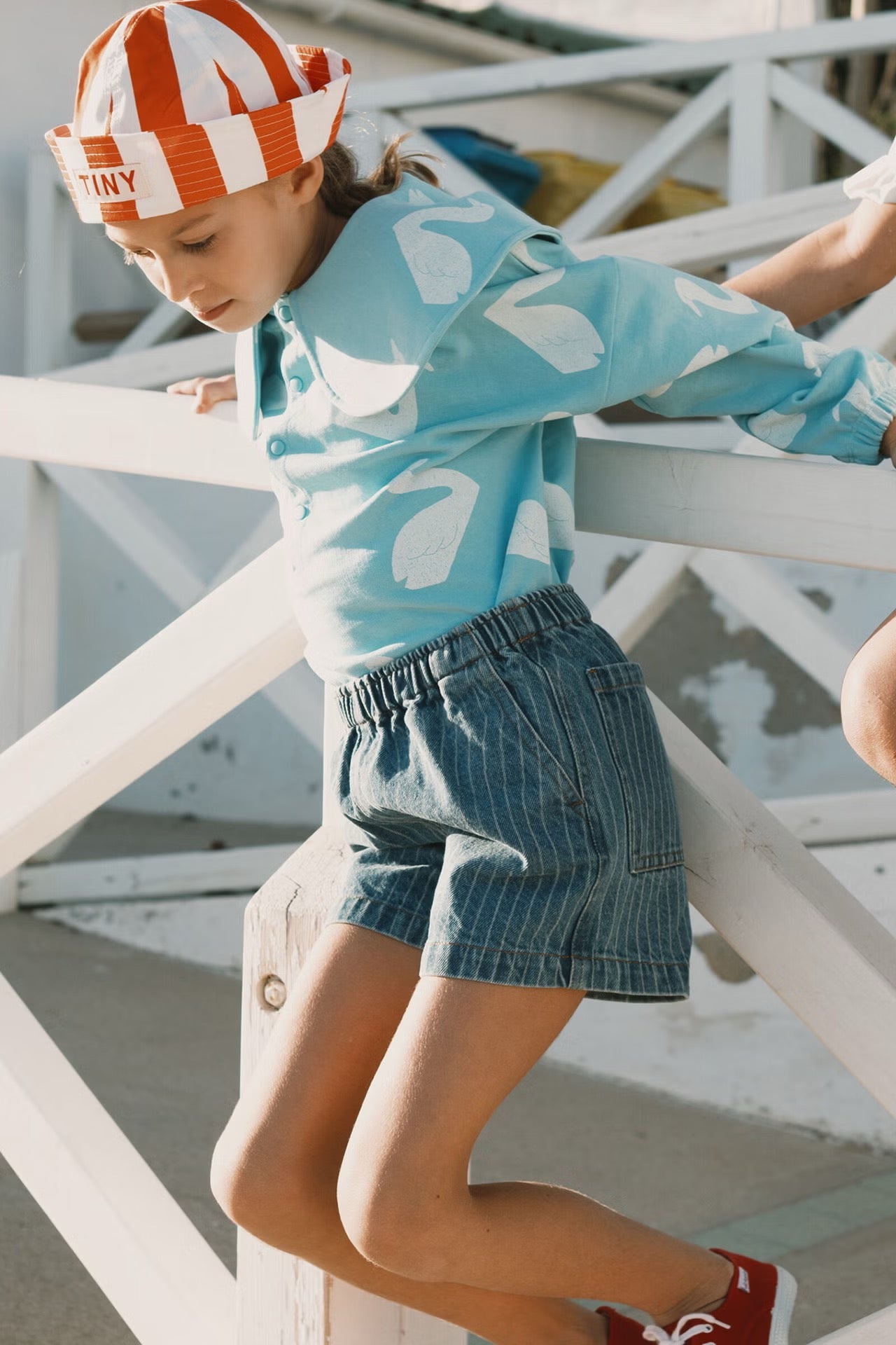STRIPES DENIM SHORTS *light wash denim*