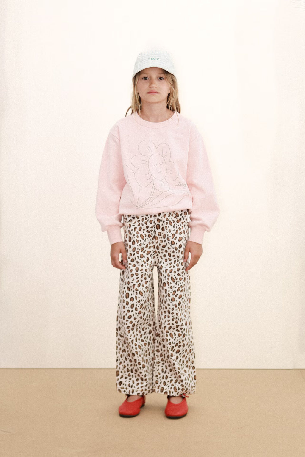 TINY FLOWER GRAPHIC SWEATSHIRT *wild rose*